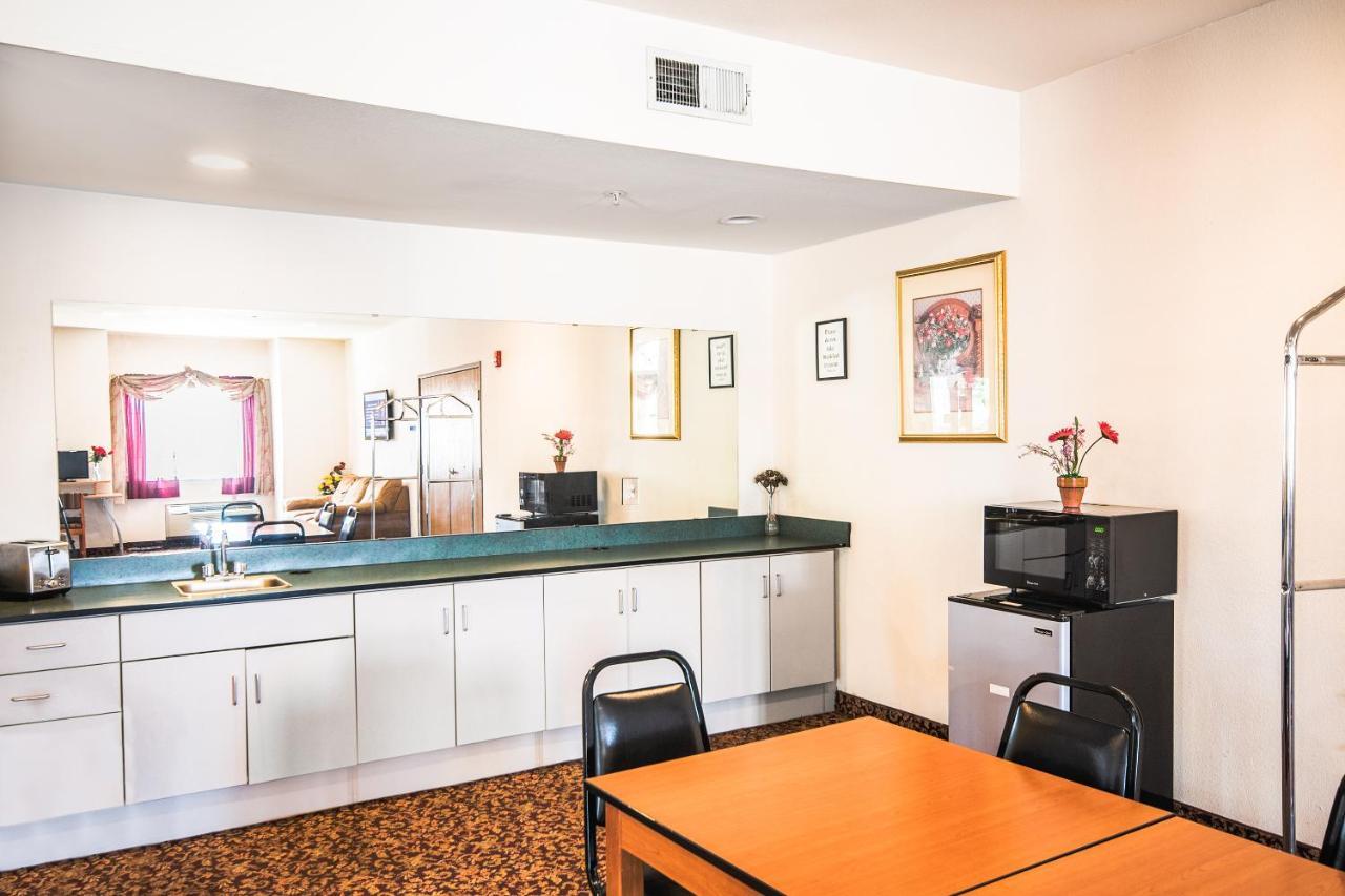 Hotel Econo & - Dallas East 2*