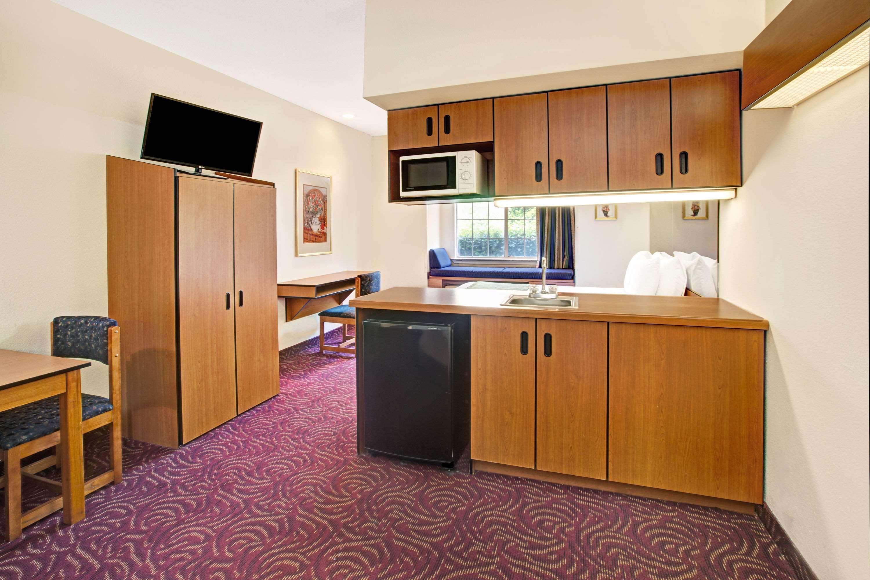 Econo & - Dallas East Hotel