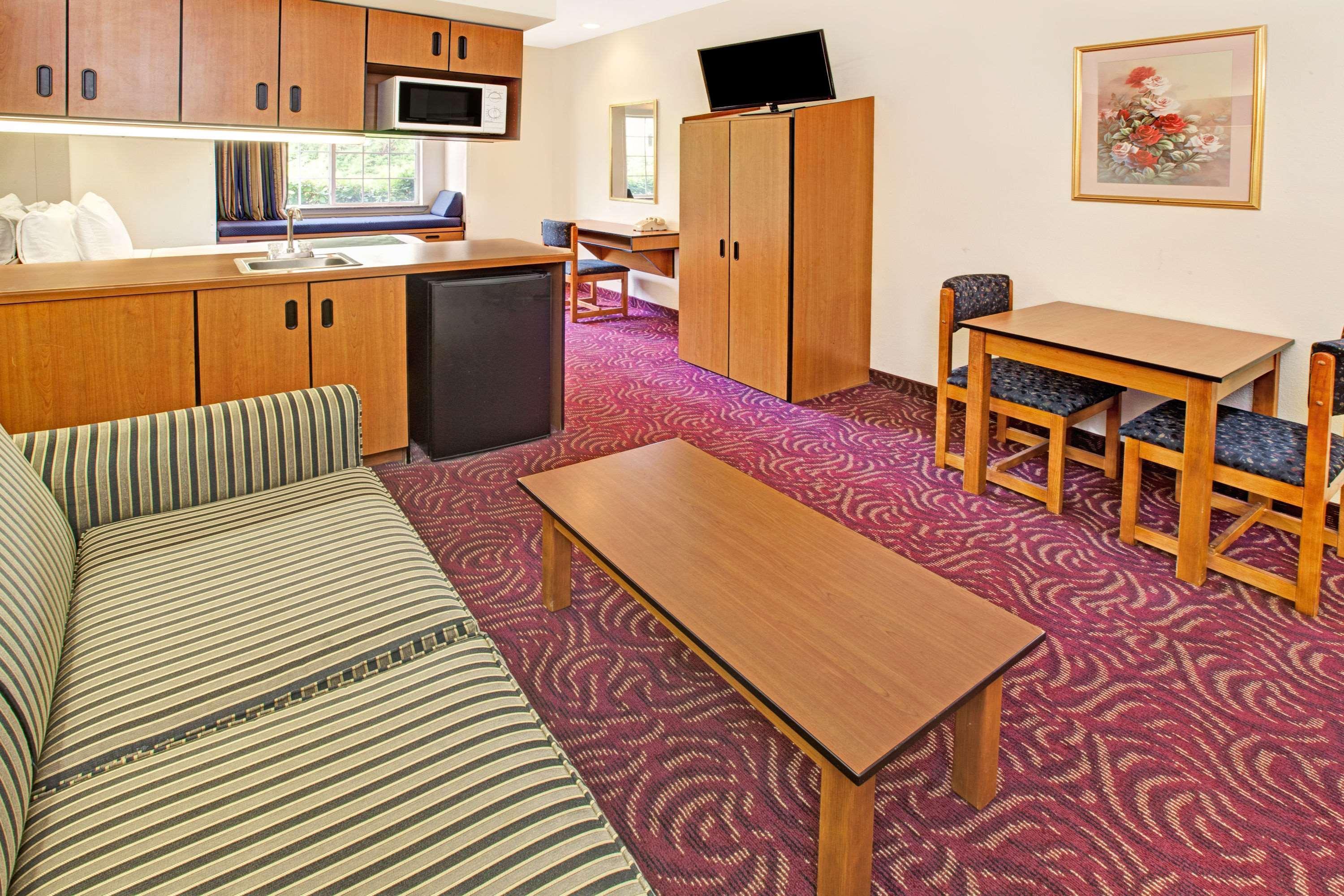 Econo & - Dallas East Hotel 2*