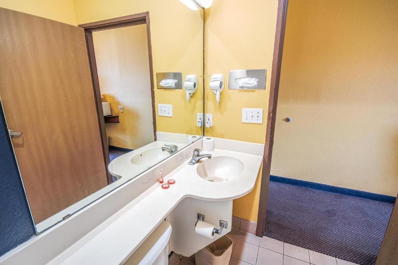 Econo & - Dallas East Hotel 2*