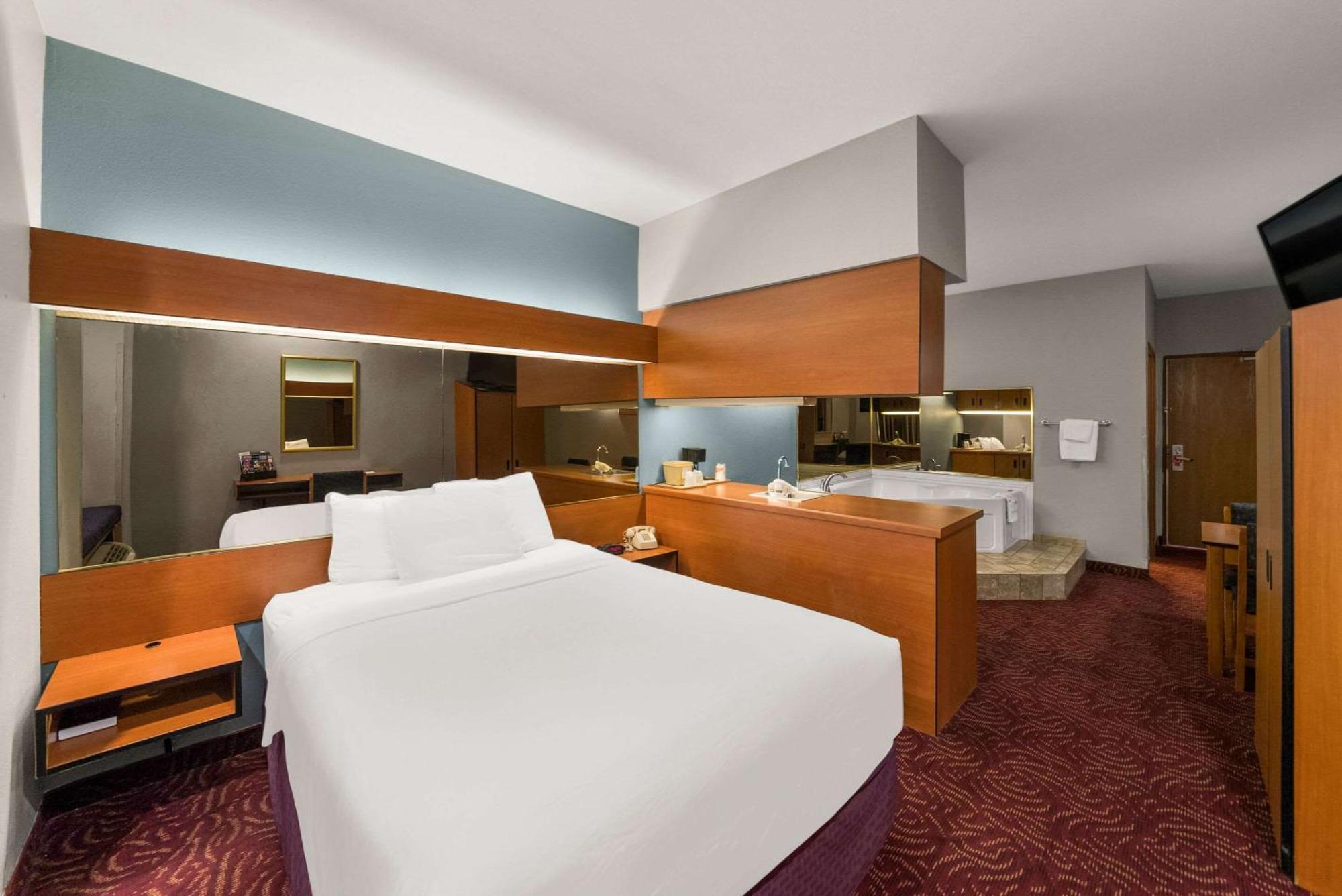 Econo & - Dallas East Hotel