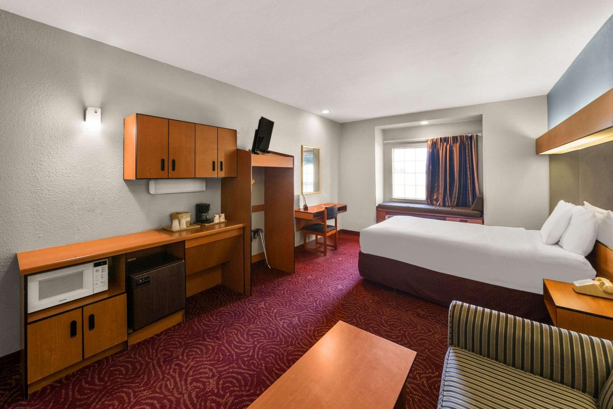 Econo & - Dallas East Hotel 2*