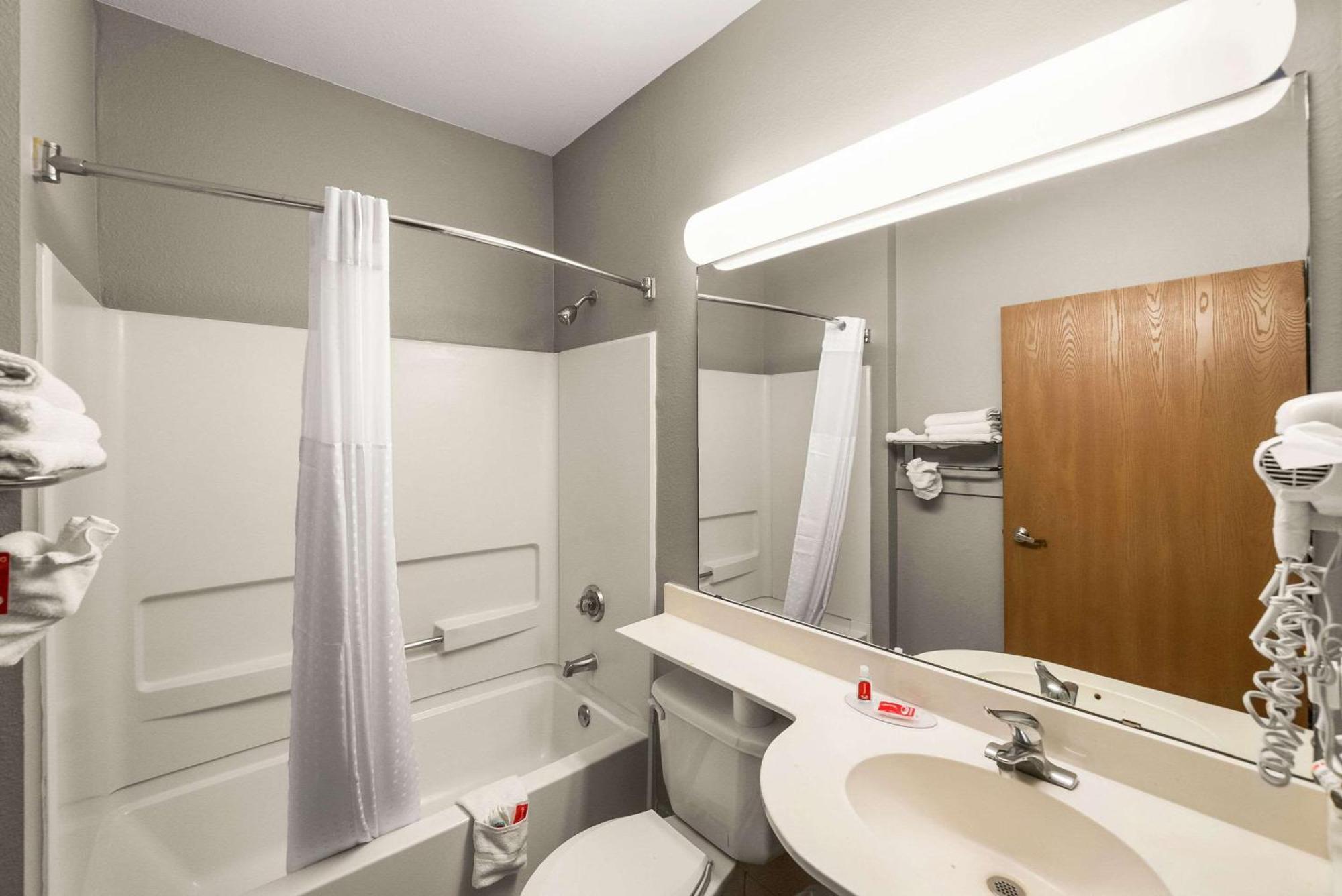 Hotel Econo & - Dallas East 2*