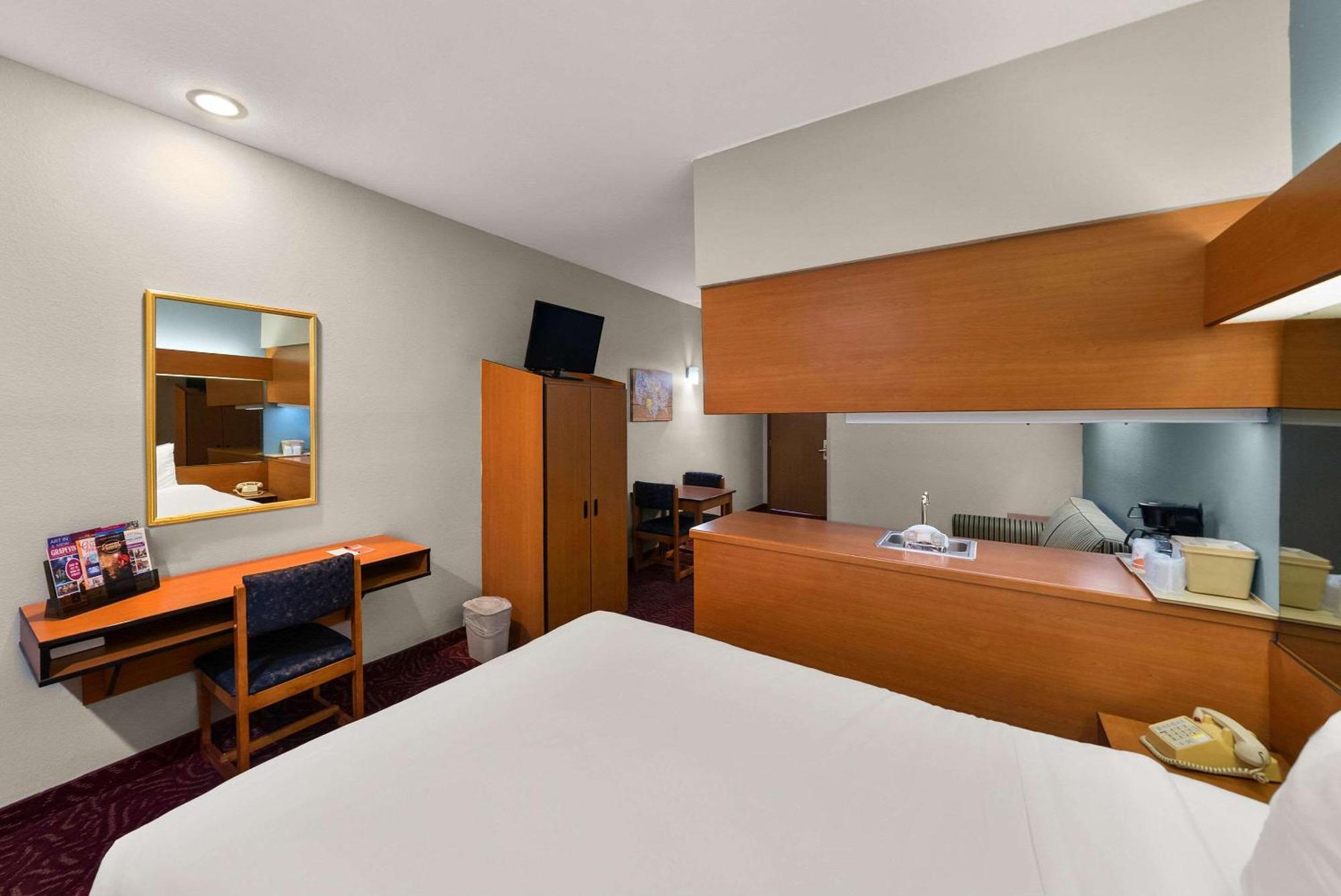 Econo & - Dallas East Hotel 2*
