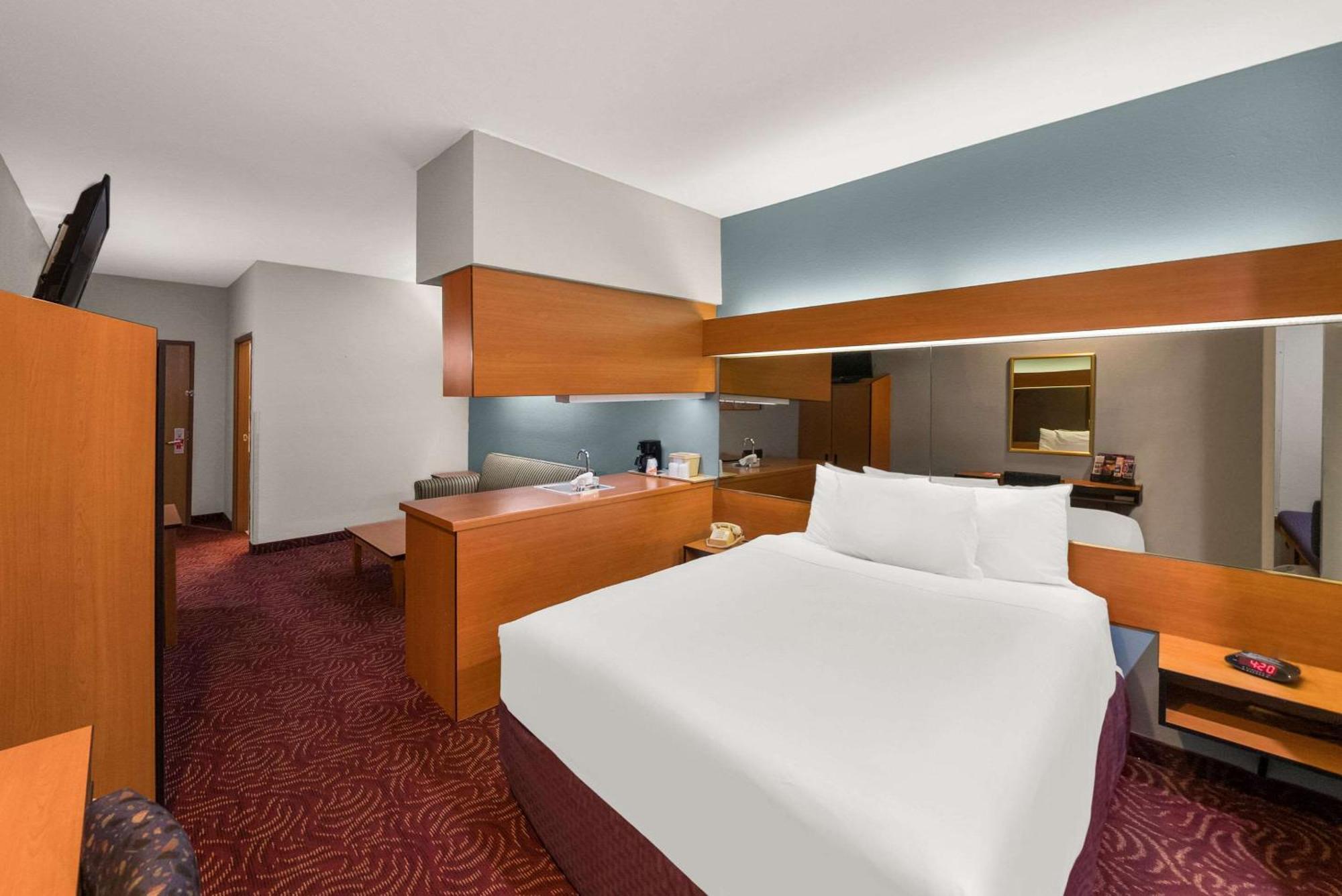 Econo & - Dallas East Hotel